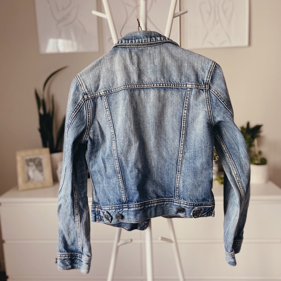 ARITZIA Talula Cropped Medium Wash Denim Light Jacket - Picture 3 of 5